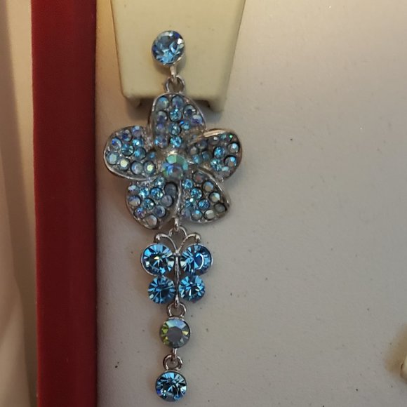 Vintage NIB Baby Blue AB Rhinestone Necklace and Earring Set - Picture 5 of 8